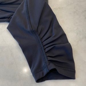 Lulu Play Off the Pleats 25” tight, sz 6